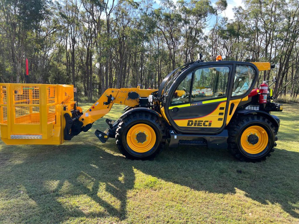 Left side view of a Dieci Zeus 33.11 3.3T Telehandler