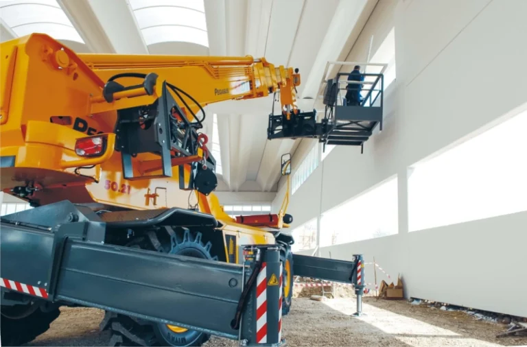 Image shows the Dieci Pegasus 360 50.21 rotating telehandler