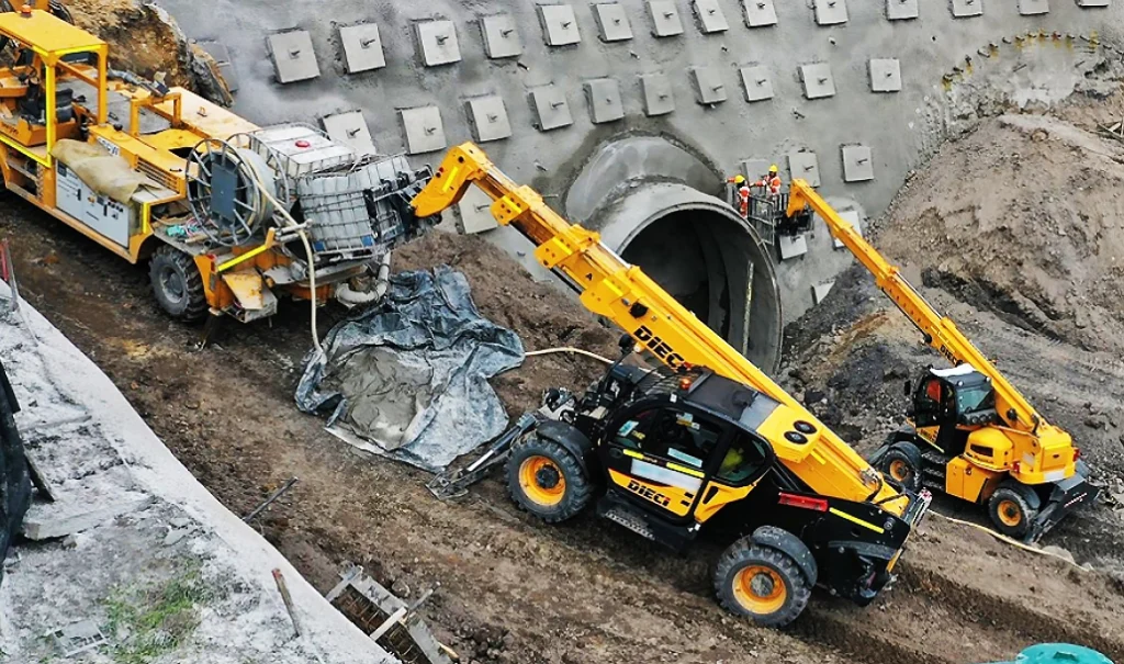 Image shows two Dieci telehandlers working on a mining site in Australia