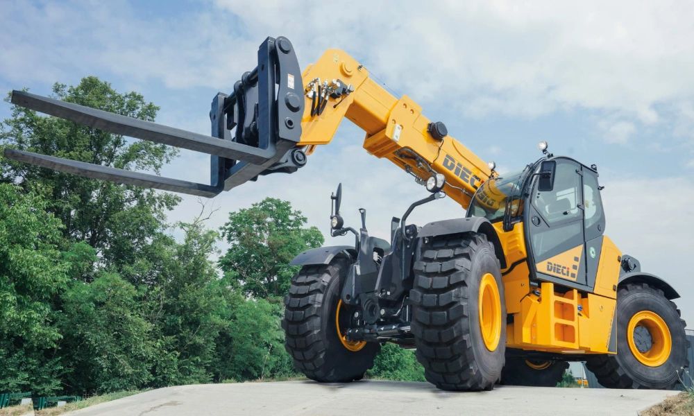 Hercules heavy-duty telehandler with its boom raised on an Australian construction site