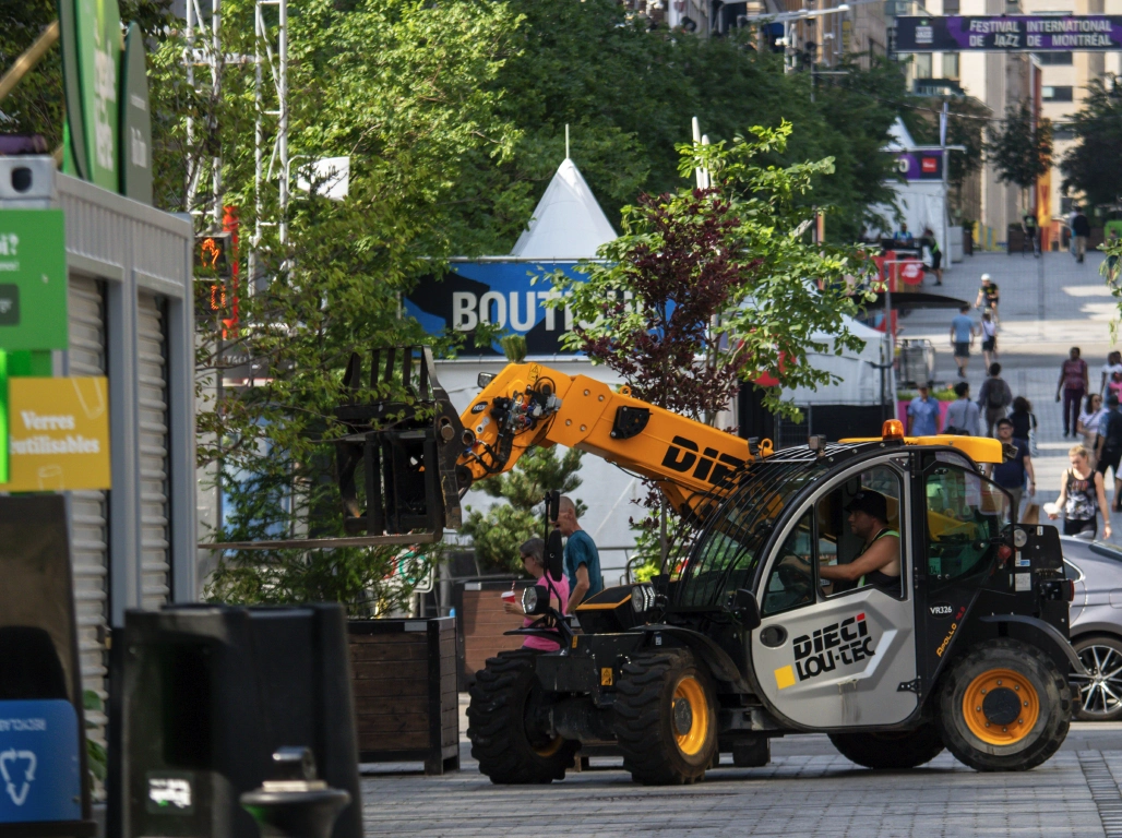 Dieci telehandler trial taking place in a tight CBD area
