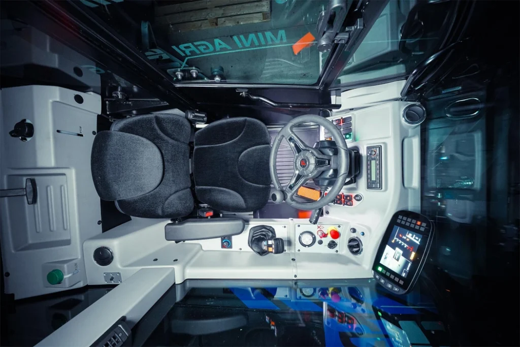 Dieci Apollo-e- 2.6t electric telehandler interior