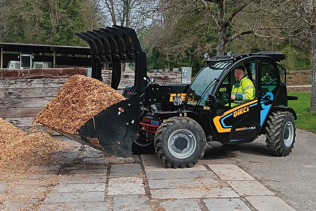 Dieci Apollo-e- 2.6t electric telehandler moving a bucket load of materials