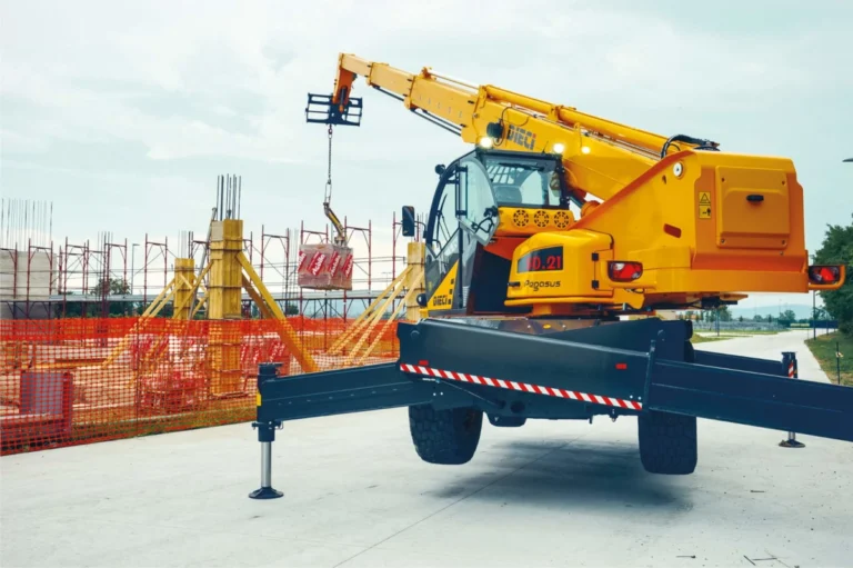 Dieci Pegasus rotational telehandler lifting an object on a construction site