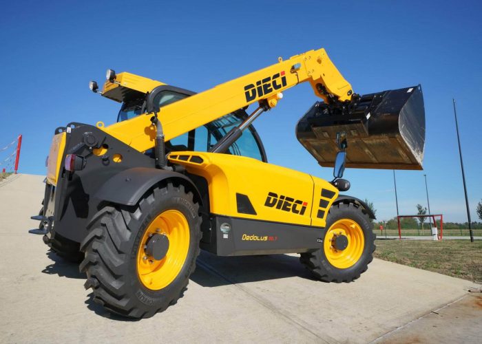 Dedalus 3T Telehandler rear side view showing 4-wheel steering