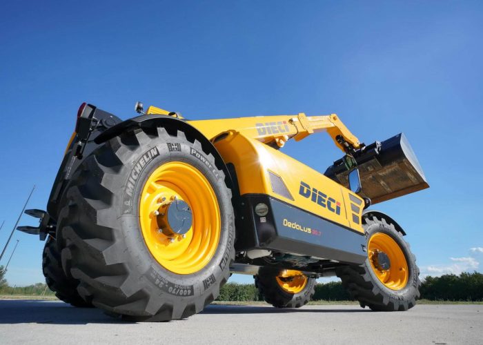 Right side view of the Dieci Dedalus 3t Telehandler showing its off road tyres