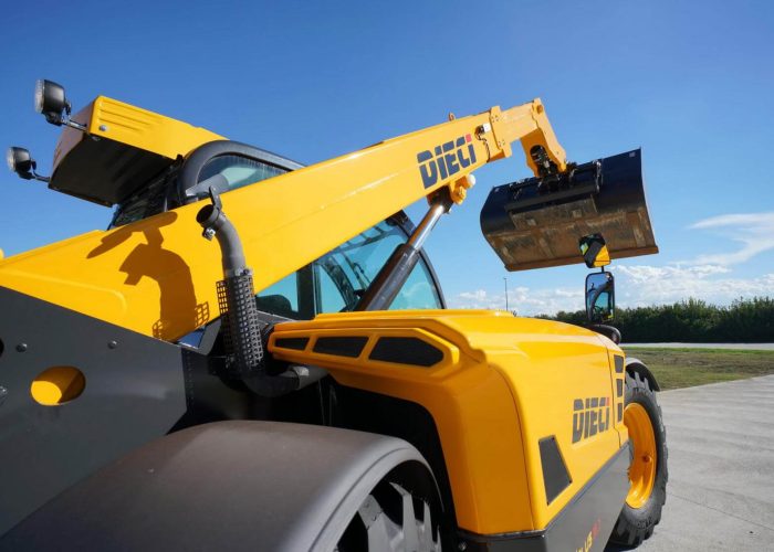 Right rear view of the Dieci Dedalus 3t Telehandler with its bucket in the air