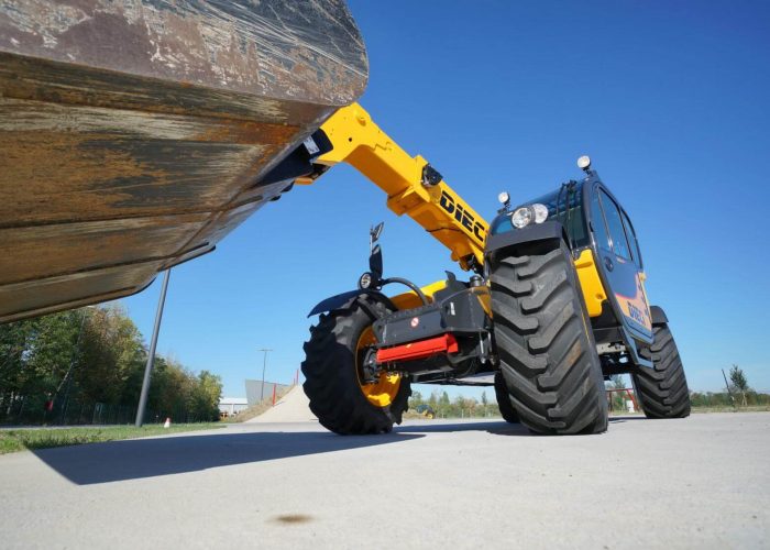 Front view of the Dieci Dedalus 30.7 3t Telehandler holding a large bucket on a construction site in Australia