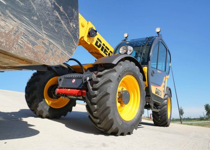 Front left view of Dieci Dedalus 3t Telehandler