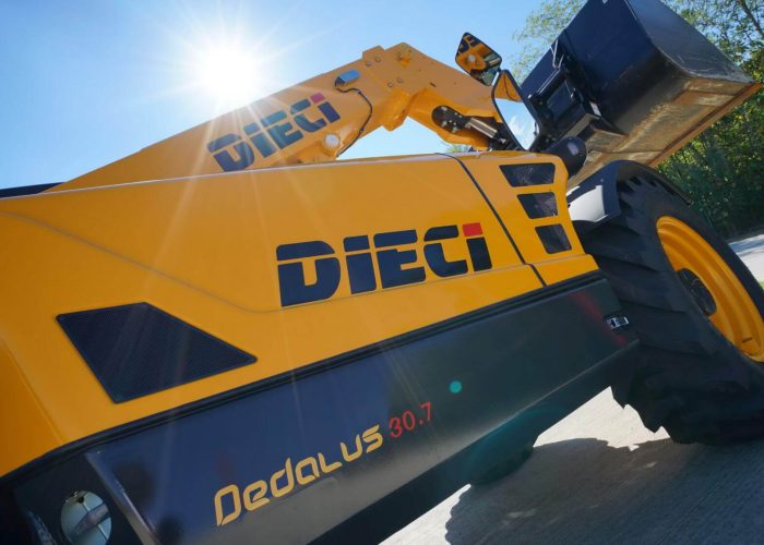 Lower view of the Dieci Dedalus 3t Telehandler