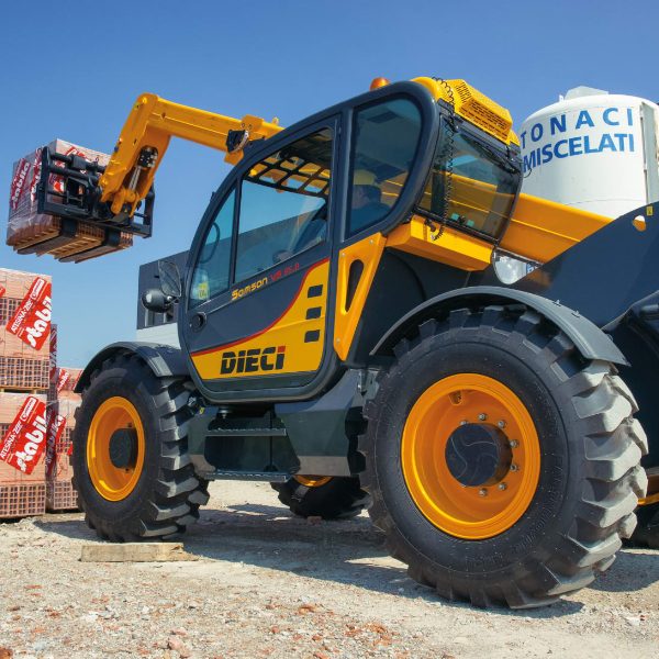Image shows a Dieci Samson telehandler working on a construction side in Sydney, Australia