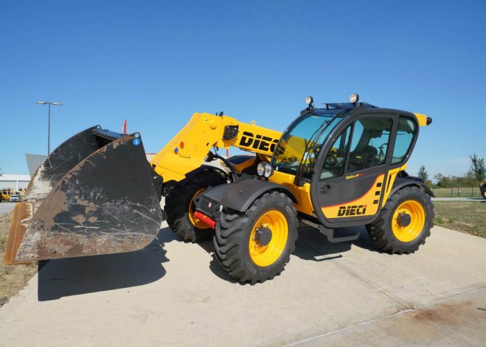 Left front view of a Dieci Dedalus 30.7 3t Telehandler showing its doors, wheels and boom