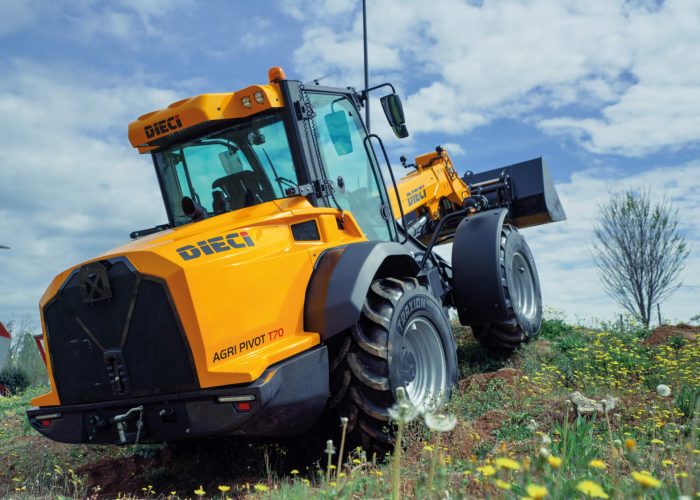 rear view of a Agri Pivot T70 3t Telescopic Loader