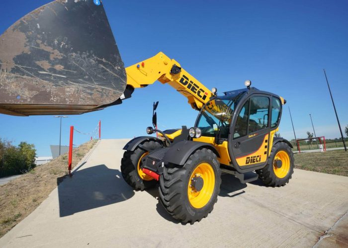 Front left view of the Dieci Dedalus 3t Telehandler