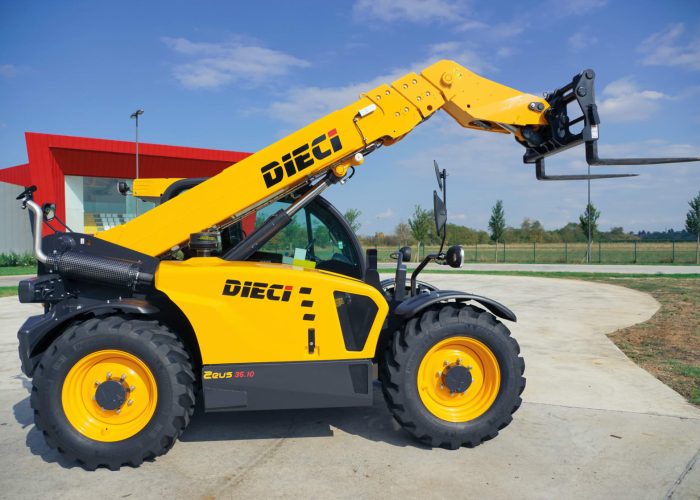 Right side view of the Zeus 35.10 3.5T Telehandler