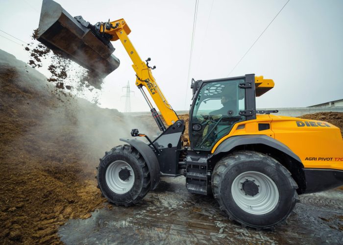 left side view of a Agri Pivot T70 3t Telescopic Loader moving materials in an Agriculture environment