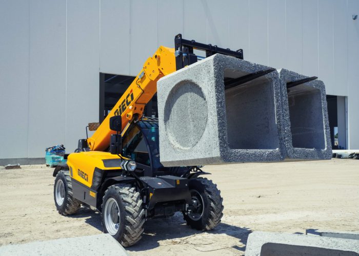 front view of Dieci Apollo 25.6 2.5t Telehandler lifting a 2.5tonne object