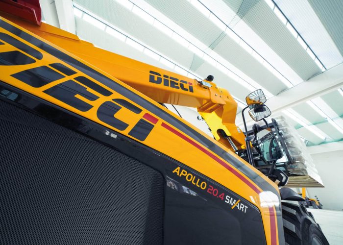 side view of the Apollo Smart 20.4 2t Compact Telehandler