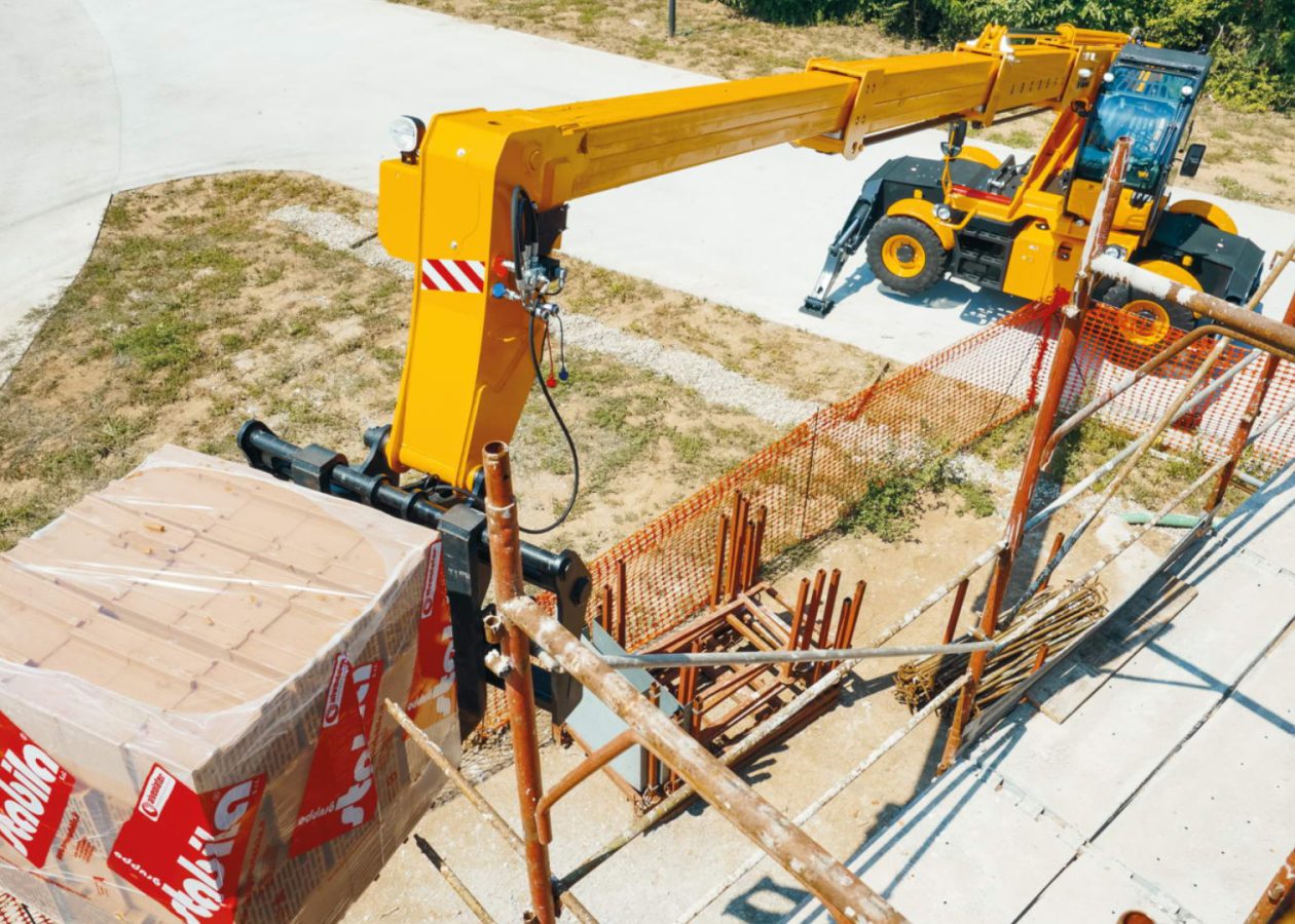 Fixed vs Rotating Telehandlers Which Is Right for Your Industry