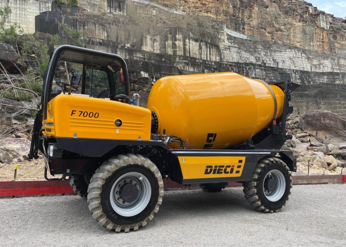 left side view of a F7000T Mixer Truck with 5m³ concrete capacity
