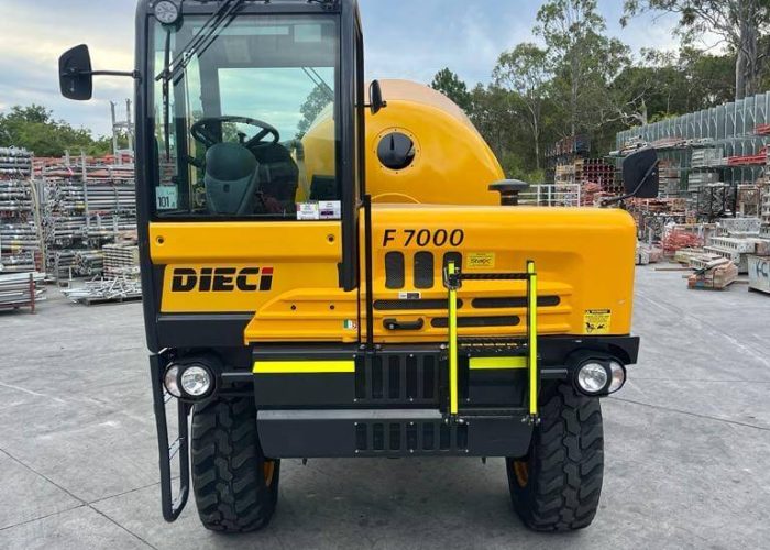 front view of a F7000T Mixer Truck with 5m concrete mixing capacity