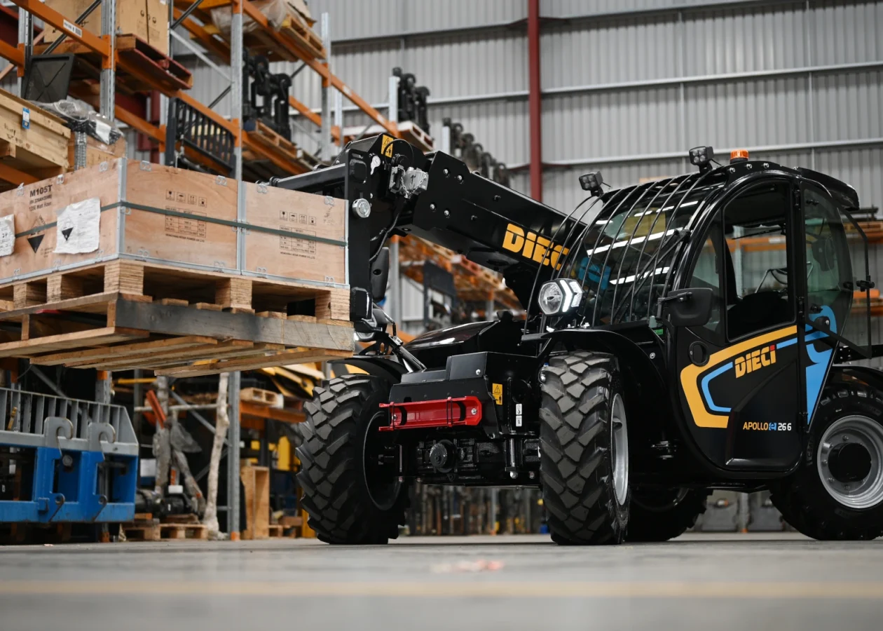 Dieci Apollo-e 26.6 electric telehandler working in a warehouse in Australia lifting a pallet