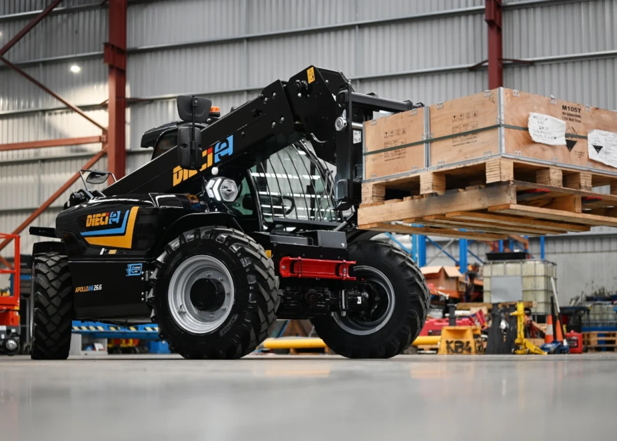 Dieci Apollo-e 26.6 electric telehandler. Explore the benefits of owing vs renting a telehandler