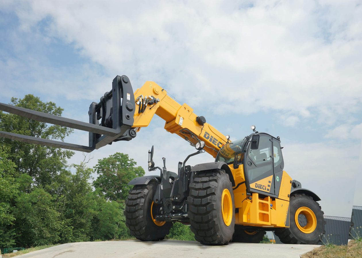 left side view of a Dieci Hercules 120.10 12T Telehandler with its boom raised and forks extended ready to lift 12 tons