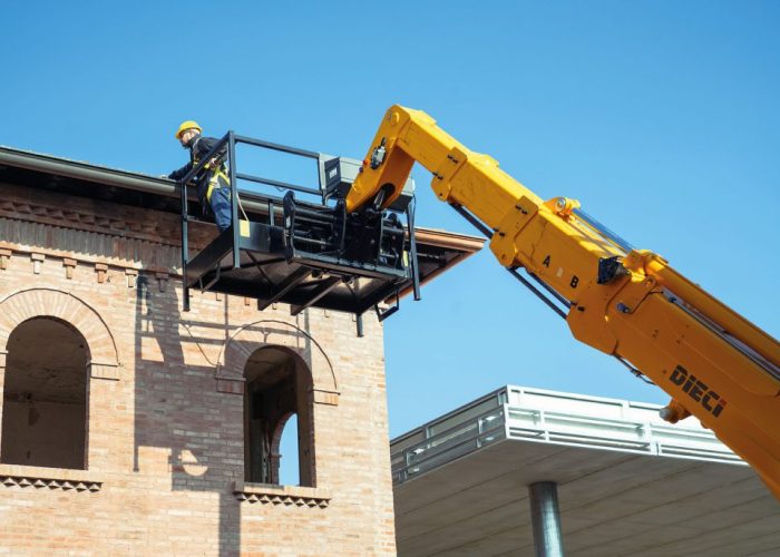 Dieci Icarus 40.17 4T Telehandler with a man-basket EWP allowing workers in Australia to access a roof for work