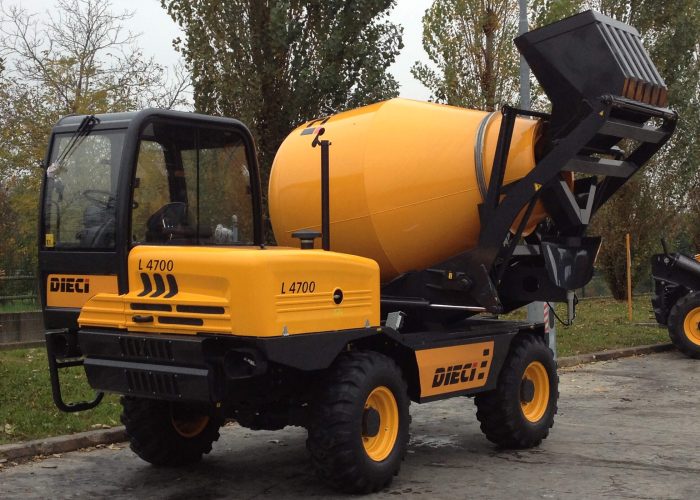 Dieci L4700T Concrete Mixer Truck getting ready to pour concrete on a Sydney construction or mining site