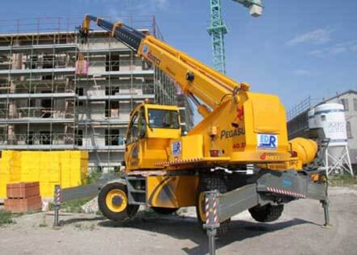 Pegasus 360 40.25 4t rotating telehandler with its outrigger stabilising legs extended performing a complex lift on an Australian construction project