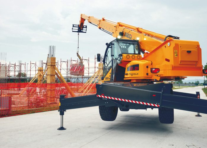 Pegasus 360 50.21 5t Rotating Telehandler lifting 5tonnes of construction materials in Australia