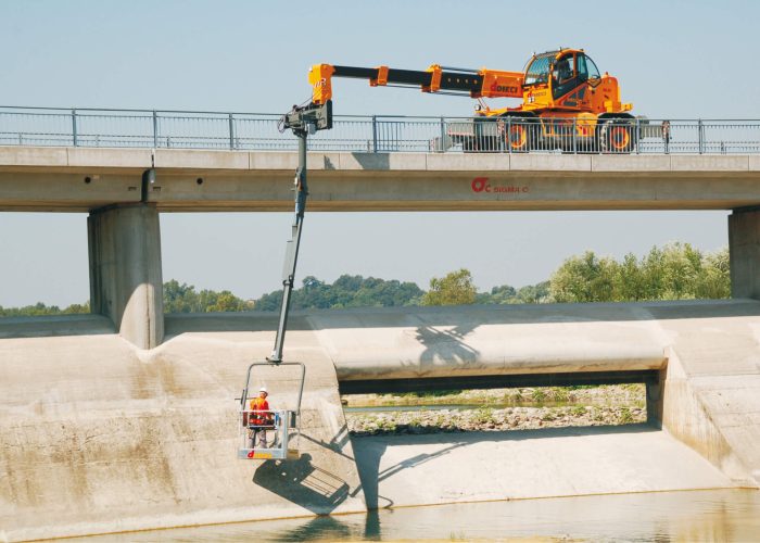 Pegasus 360 50.21 5t Rotating Telehandler lowering a worker in a man backet EWP working on an Australian infrastructure bridge building project