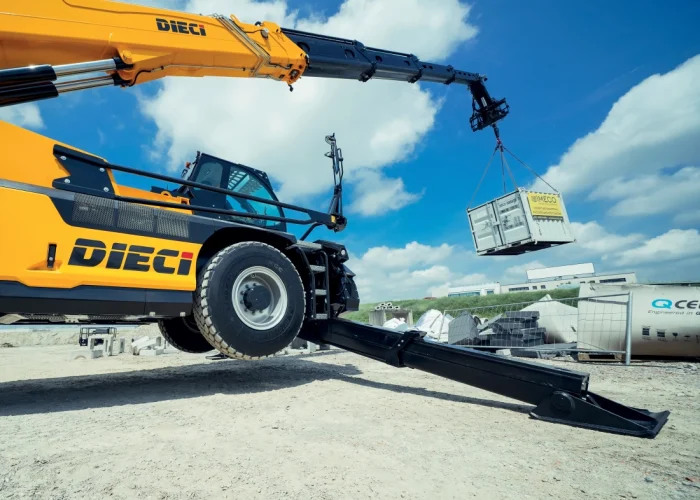 right side view of a Dieci Pegasus 60.21 6t rotating telehandler with its boom raised and outriggers deployed lifting 6000kg of building materials