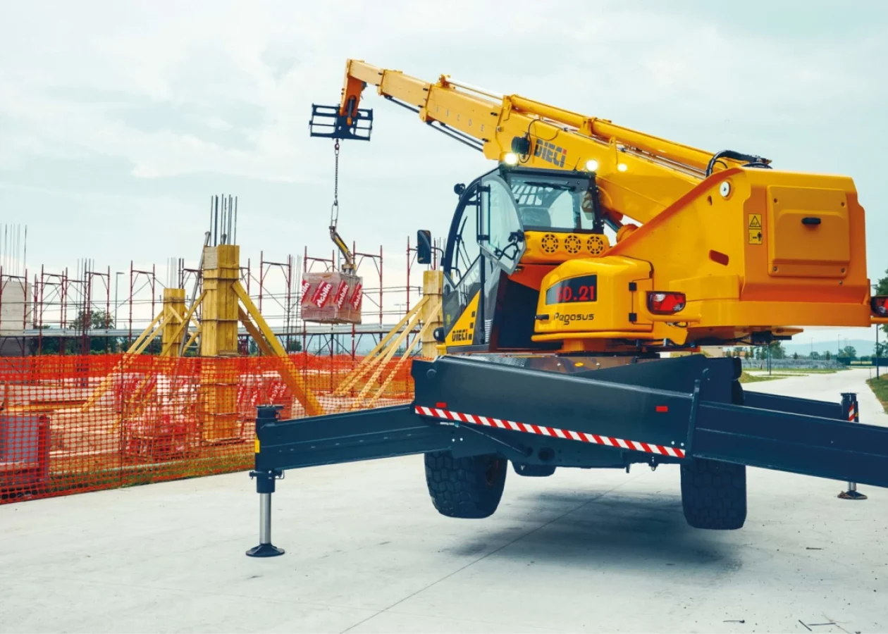 Dieci Pegasus rotational telehandler lifting an object on a construction site