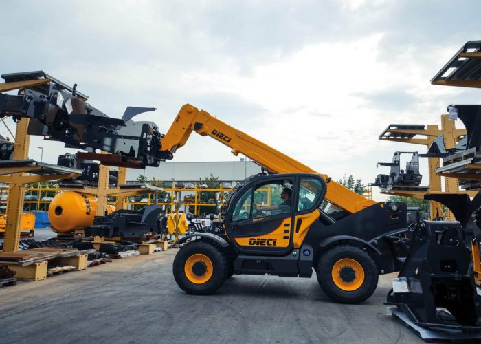 left side view of a Dieci Samson 70.10 7T Telehandler lifting heavy materials and parts