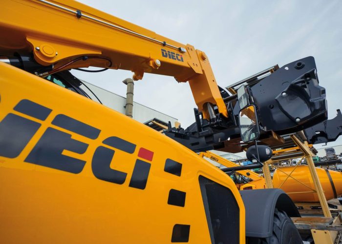 close up view of the right side of a Dieci Samson 70.10 7T Telehandler