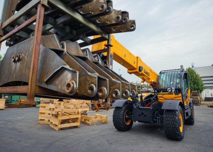 Dieci Samson 70.10 7T Telehandler lifting a 7 ton load of maintenance materials and parts on in an Australian construction yard